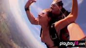 หนังav Badass asian babe Akira Hix and her busty GFs trying naked skydiving 2024 ล่าสุด