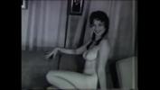 ดูหนังxxx Busty babe takes off her black swimsuit and plays sports in an old movie from the 50s ร้อน