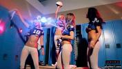 คลิปxxx Cheerleaders with big boobs get naked together in a lockerroom with Playboy Mp4 ฟรี