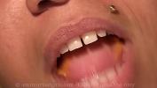 คลิปโป๊ออนไลน์ Girl eating blonde with beautiful teeth chewing food chews you really everything very small mastication Mp4