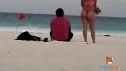 หนังเอ็ก Mostrando el culo en tanga por la playa y calentando a hombres comma solo dos se animaron a tocarme lpar Video Completo en mi canal premium de XVIDEOS rpar ดีที่สุด ประเทศไทย