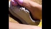 คลิปxxx Girlfriend reveals her sweaty feet and slips out of her stinky sneakers comma shoeplay stinky socks foot dipping shoeplay Mp4 ฟรี