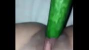 คริปโป๊ sticking the cucumber in the pussy