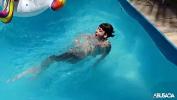 หนังเอ็ก Garota safada brincando na piscina Candy Crush Brasil ล่าสุด 2024