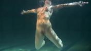 หนังxxx Dressed underwater beauty Bulava Lozhkova swimming naked Mp4 ล่าสุด