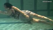 หนังโป๊ Dressed up teen Irina Barna swims sexy in the pool ล่าสุด