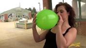 หนัง18 Fifi Foxx Blows and Pops Balloons Outdoors 3gp ฟรี