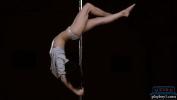 ดูหนังโป๊ Petite MILF brunette showing off her pole dancing skills ร้อน 2024