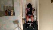 หนังโป๊ Sexy goth teen pee amp s period while play with her phone pt2 HD ฟรี