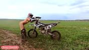 คลิปโป๊ฟรี Naked woman riding a Dirt Bike ล่าสุด