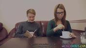 ดูหนังxxx Nerdy specs babe pussybanged across desk Mp4