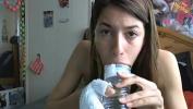 คลิปโป๊ออนไลน์ Hot Girl Deep Throats Water Bottle 3gp