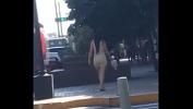 คลิปโป๊ออนไลน์ Venezolana de buen cuerpo caminando por la calle con vestido a rayas Mp4