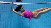 หนังav Zlata underwater swimming babe Mp4 ฟรี