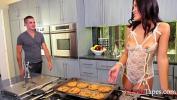 คลิปโป๊ Hot Brunette apos s Preparation To Be Perfect Housewife Kendra Spade ล่าสุด