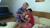 คริปโป๊ He picks up and fucks busty granny 3gp