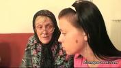 หนังxxx Hot babe helps granny to sucks a cock ดีที่สุด ประเทศไทย