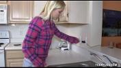 ดูหนังโป๊ Cute Teen Handjob In The Kitchen ล่าสุด 2024