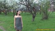 คลิปโป๊ Lisa pisses in the park Mp4