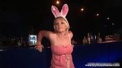 คลิปโป๊ Cute blonde honey in costume gets her ล่าสุด