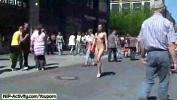 คลิปโป๊ออนไลน์ Naked babe has fun in streets 2024 ล่าสุด