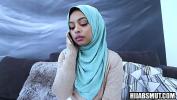 คลิปโป๊ออนไลน์ Muslim girl practicing blowjobs 3gp