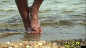 ดูหนังxxx Giggles apos Feet Get Wet At The Beach On Beat2Feet Reup ร้อน 2024