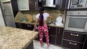 คลิปโป๊ออนไลน์ mi hijastra de 18 a ntilde os cocinando que deliciosa vista me encanta ver su gran culo