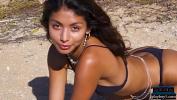 ดูหนังxxx Tiny Mexican teen hottie Carolina Reyes gets fully naked on the beach 3gp ล่าสุด