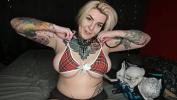 หนังเอ็ก Cheerful busty tattooed hottie changes bras and comments on them Mp4 ฟรี