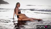 คลิปโป๊ฟรี German babe Jasmin gets out of her swimsuit and posing naked at the beach ร้อน