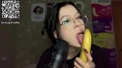 คลิปโป๊ ASMR sucking a big fat banana 3gp ฟรี