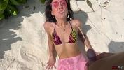 คริปโป๊ Beauty pees on the Maldives beach and gets Golden Shower on her glasses 2024 ล่าสุด