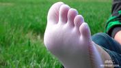 ดูหนังav Goddess feet in cute white socks with jeans on the spring grass field 2024