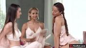 ดูหนังโป๊ Vanna Bardot having lesbian anal threesome with busty bffs 3gp ล่าสุด