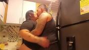 หนังxxx Mi hijastro me sorprende en la cocina con muy poca ropa y terminamos follando a escondidas Parte 1 Mp4