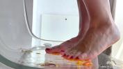 ดูหนังโป๊ Squeezing juice from cherry tomatoes with my bare feet POV ล่าสุด 2024