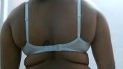 คลิปโป๊ Mallu aunty showing her new bra and thong period MOV