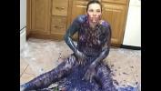 คลิปโป๊ฟรี Teen chick strips and plays in puddle of body paint on the kitchen floor 2024 ล่าสุด