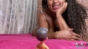 หนังxxx Lady gigante esfrega homem pequenino ate gozar esguicho 3gp