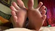 ดูหนังโป๊ Foot fetish comma feet comma soles comma toes period Playing with toes ร้อน 2024