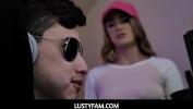 หนังav LustyFam Horny Stepsister lpar Kenzie Madison rpar Deepthroats Her Stepbrother ร้อน