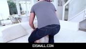 หนัง18 ExSmall Blonde Employee Seduces Her New Boss With Tight Sexy Shorts ร้อน