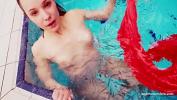 ดูหนังโป๊ Cute babe in red sexy open dress swimming ดีที่สุด ประเทศไทย