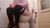 คลิปโป๊ Great piss and farts in the bathroom of a friend 4K 2024