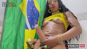 คลิปโป๊ฟรี Travesti dotada novinha tocando punheta depois do jogo do Brasil Mp4