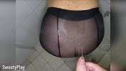 หนัง18 Peeing pantyhose ass in public shower Mp4