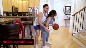 คริปโป๊ SisLovesMe Sexy Brunette Babe With Juicy Ass Asks Her Horny Stepbro To Help Her Play Basketball ดีที่สุด ประเทศไทย