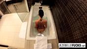 ดูหนังโป๊ Sexy Jezebelle Bond films herself taking a bath ร้อน