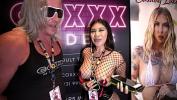 คลิปxxx Tokyo Lynn Interview at Miami Exxxotica 2022 at the Coxxx Models booth ร้อน 2024